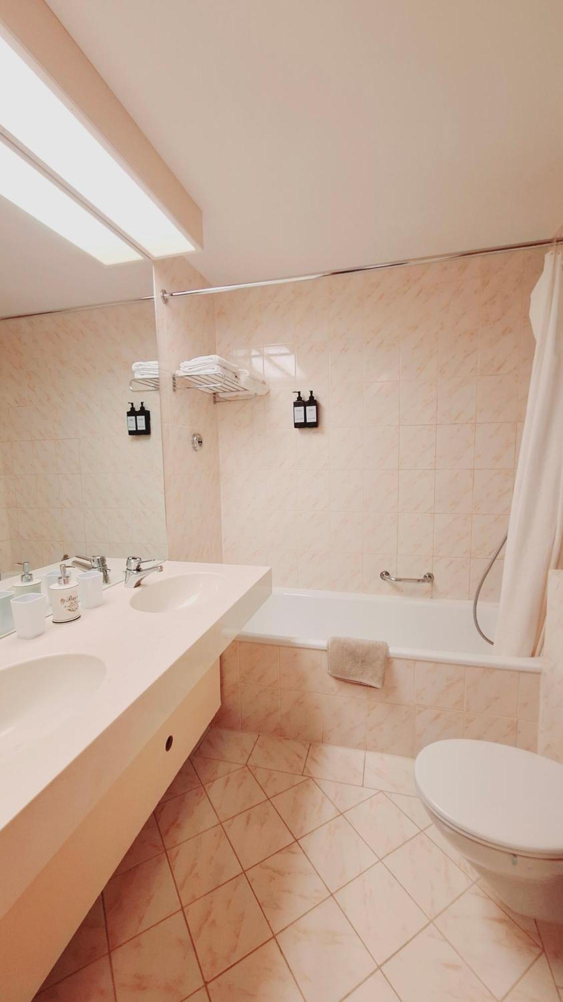 G&P Housing Apartments Mit Kueche & Balkon & Highspeed Internet- Comfort アルテンシュタイク エクステリア 写真